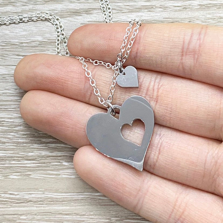 Cadeau mère-fille, ensemble de colliers à partager pour 2, cadeau pour maman, colliers assortis, pendentif petit cœur ajouré, cadeau pour belle-fille, meilleure amie