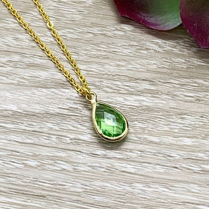 Collier Pierre de Naissance de Janvier, Pendentif Grenat Vert, Collier Délicat avec Breloque en Cristal, Cadeau d'Anniversaire Personnalisé pour Elle, Bijou Symbolique