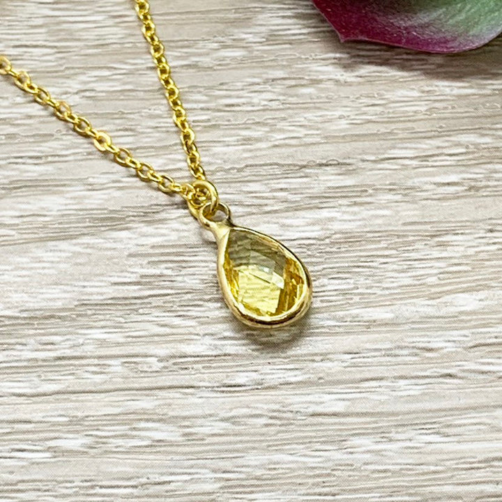 Collier avec pendentif topaze, pierre de naissance de novembre, délicat collier à breloque en cristal, cadeau d'anniversaire personnalisé pour elle, bijou symbolique, cadeau pour maman