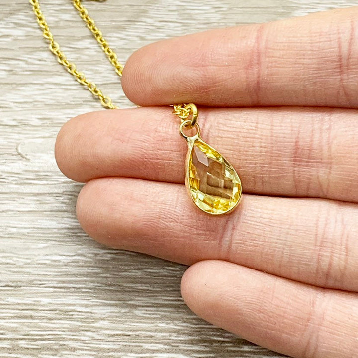 Collier avec pendentif topaze, pierre de naissance de novembre, délicat collier à breloque en cristal, cadeau d'anniversaire personnalisé pour elle, bijou symbolique, cadeau pour maman