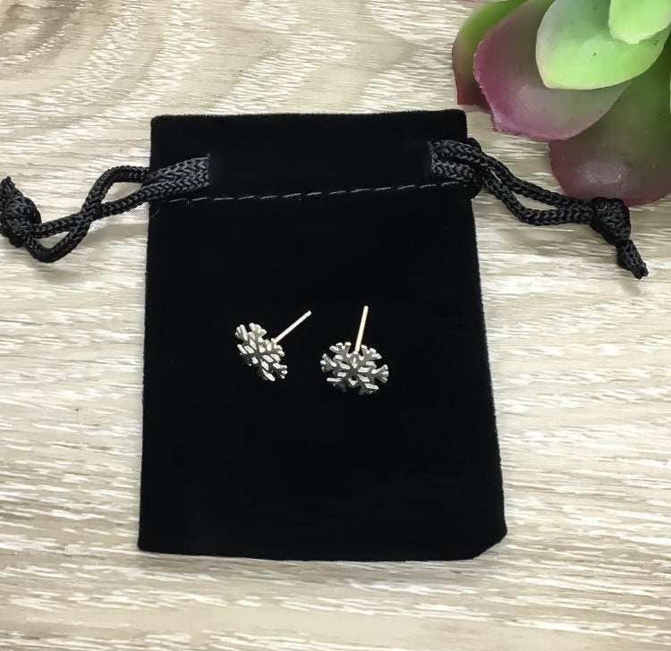 Dainty Snowflake Stud Earrings, Canada Earrings, Winter Wedding Bridal Jewelry, Winter Themed Jewelry, Christmas Gift, Stocking Filler