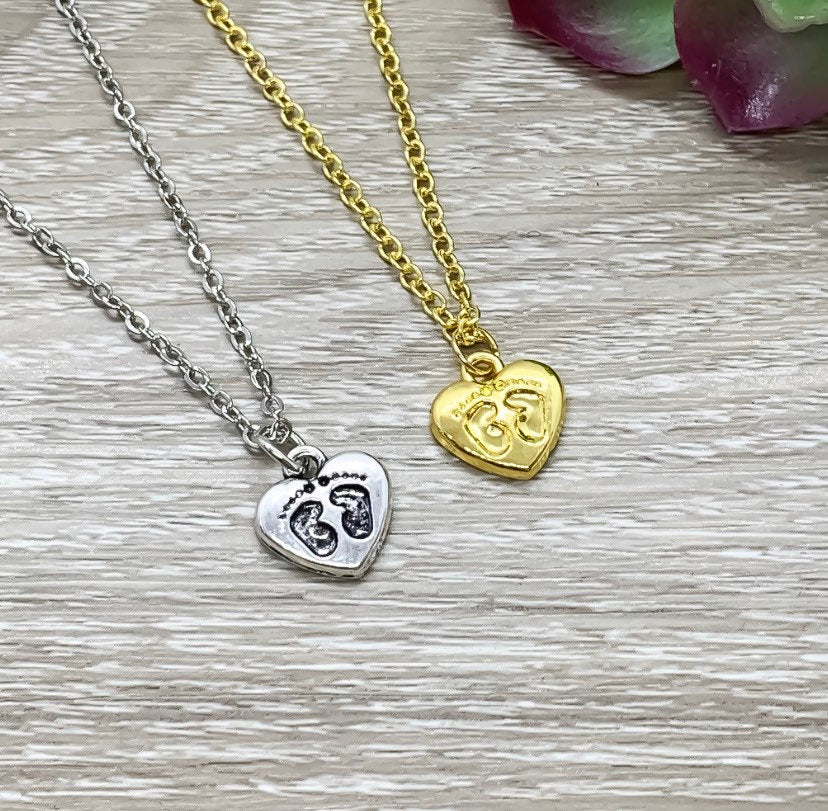 Card for Mom To Be, Tiny Heart Necklace with Footprints, Expectant Mother Gift, Motherhood Keepsake, Gift for New Mommy, Thoughtful