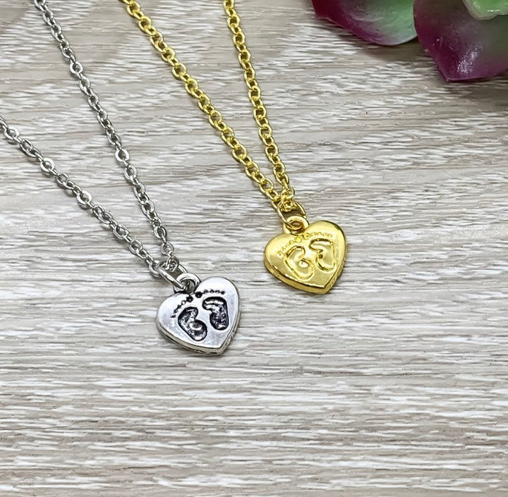 Card for Mom To Be, Tiny Heart Necklace with Footprints, Expectant Mother Gift, Motherhood Keepsake, Gift for New Mommy, Thoughtful