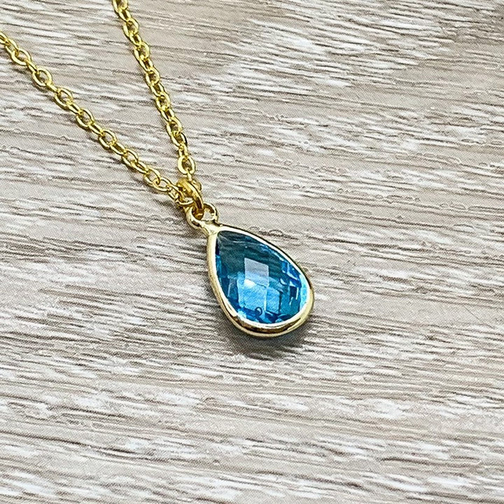 Collier Pierre de Naissance de Mars, Pendentif Aigue-marine, Collier Délicat à Breloque en Cristal, Cadeau d'Anniversaire Personnalisé pour Elle, Bijou Symbolique, Maman