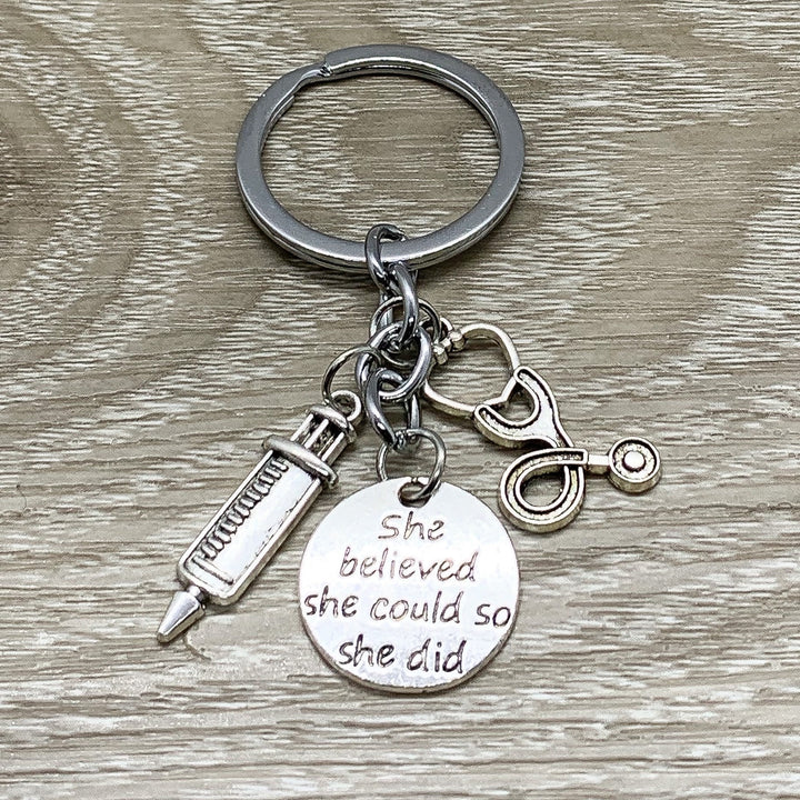 Porte-clés infirmière, Cadeau pour infirmière, Elle croyait en elle, Breloques médicales, Cadeau pour fille, Cadeau pour étudiante en soins infirmiers, Cadeau pour infirmière praticienne