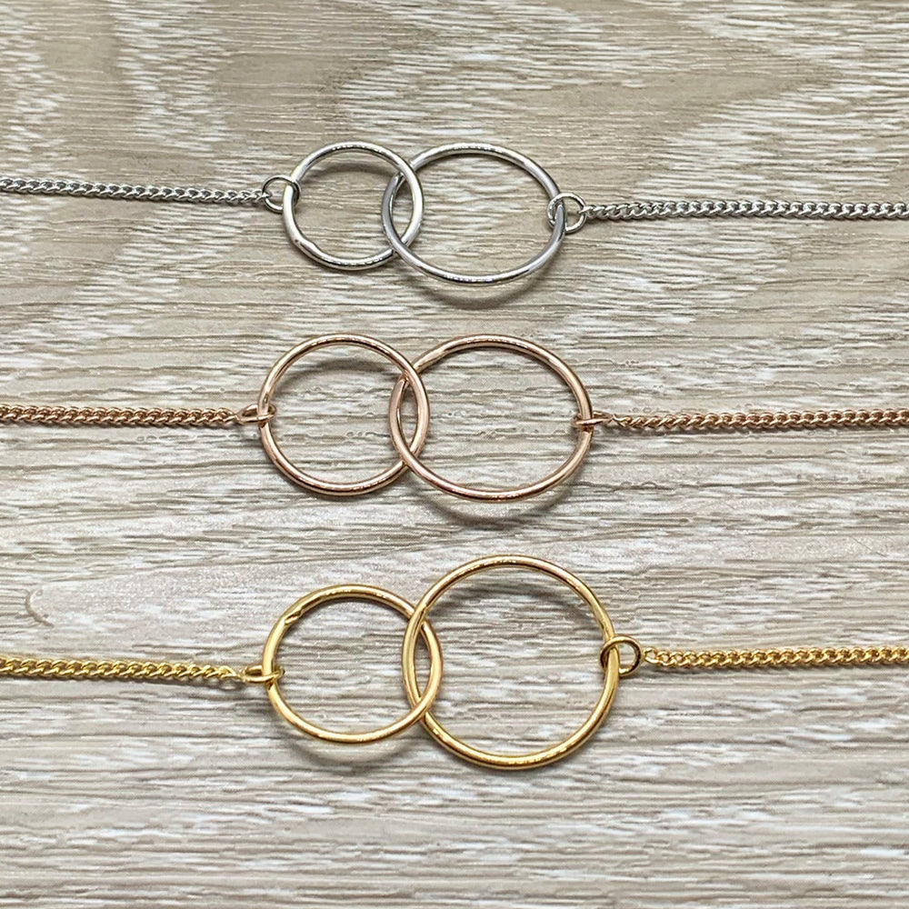 Bonus Mom Gift, Interlocking Circles Necklace, Circular Pendant, Linked Circles Necklace, Unbiological Mother Gift, Mother of the Groom