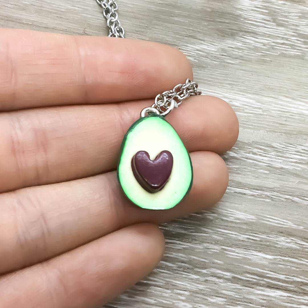 Ensemble de 2 colliers avocat vert avec noyau en forme de cœur, résine, argent