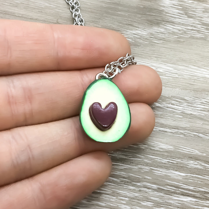 Ensemble de 2 colliers avocat vert avec noyau en forme de cœur, résine, argent